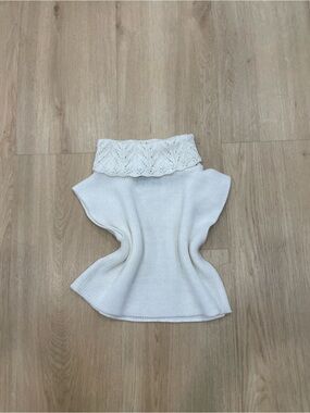 Specialty House off-white knit top with collar